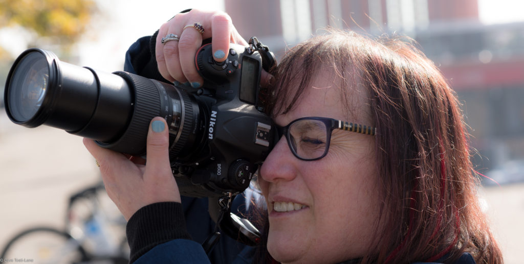 Linda focuses on a rooftop sculpture.